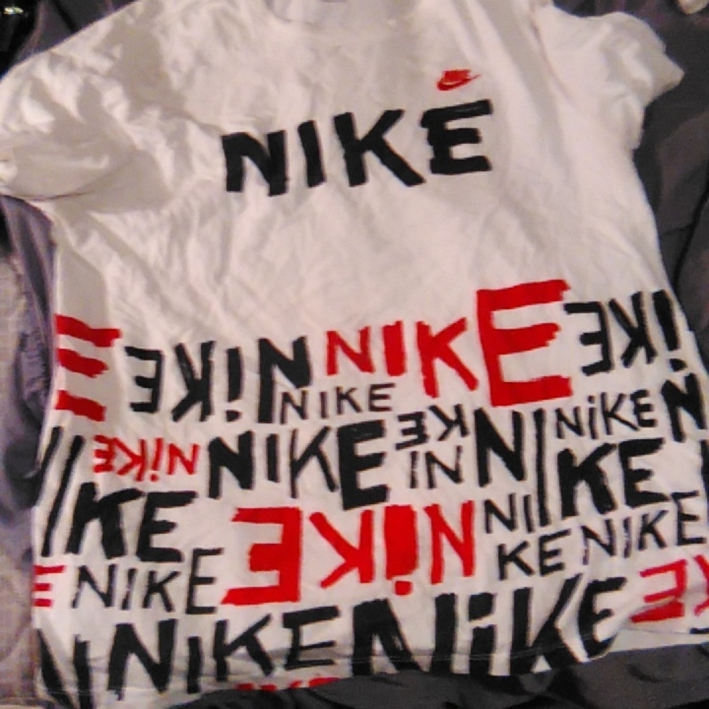 Nike tee